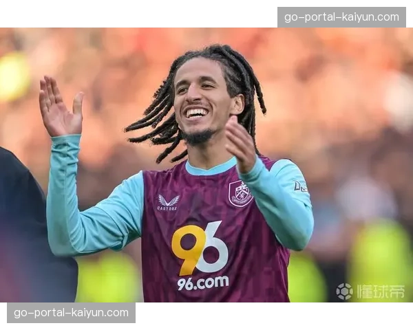 聚焦：18岁小将梅布里首次为曼联首发表现获好评